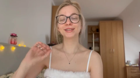 Tout ce que vous devez savoir sur le femdom avec la déesse blonde dominante Bella Rae