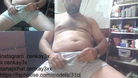 Papa Cenkay est en direct pour un peu d'action en solo sur webcam